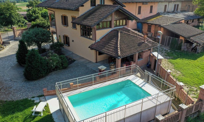 San Damiano dʼAsti Villa | VILLA WITH A VIEW - PRIVATE POOL AND BARBECUE