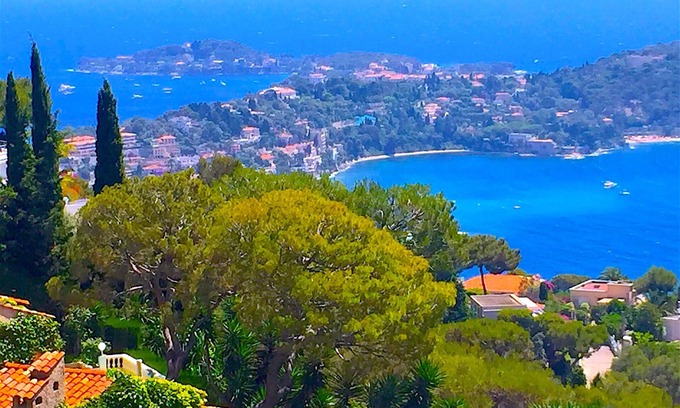 Villefranche-sur-Mer Villa | Villa with Stunning View of Cap Ferrat, Heated Infinity Pool, AC and free WiFi