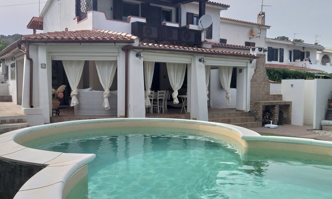 Sarroch House | Villa with housekeeper 200 m from the sea in Porto Columbu (1 km from Pula)