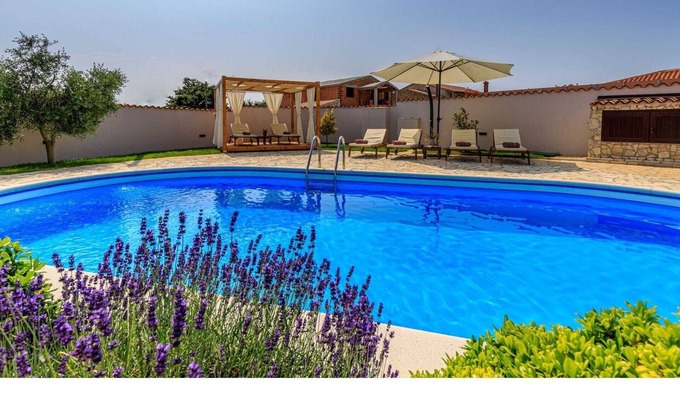 Loborika Cabin | Villa with large garden and pool, ideal for 8 people, only 10 minutes from Pula