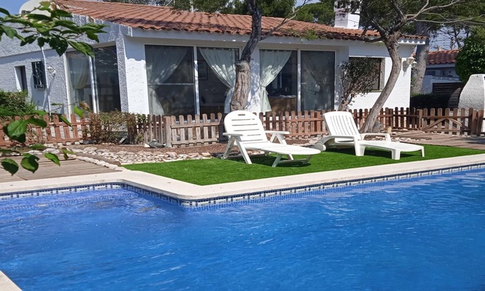 Miami Platja Villa | VILLA WITH POOL AND PRIVATE GARDEN 3 KM FROM THE SEA