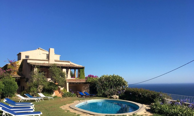 Santiago Villa | Villa with Pool and Dominant Seaview in Sesimbra (AL)