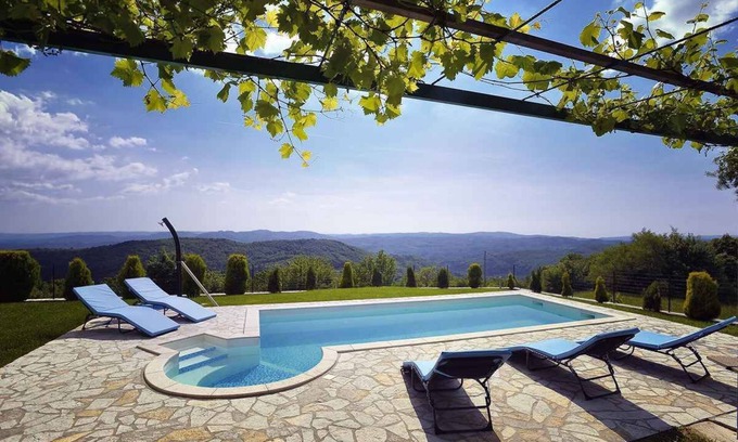 Lupoglav Villa | Villa with pool and panoramic view