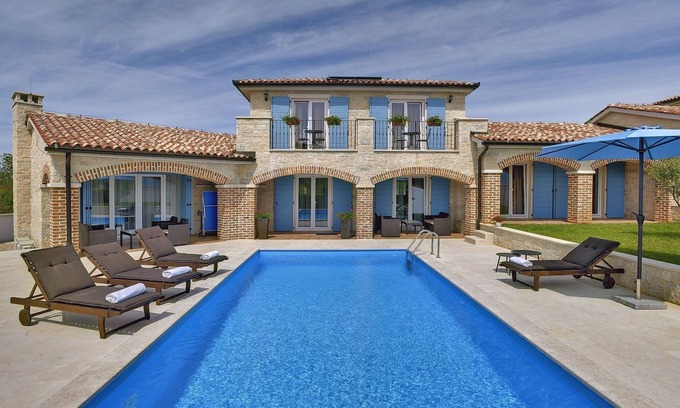 Medulin Cabin | Villa with pool for up to 10 people close to the beach located in Medulin