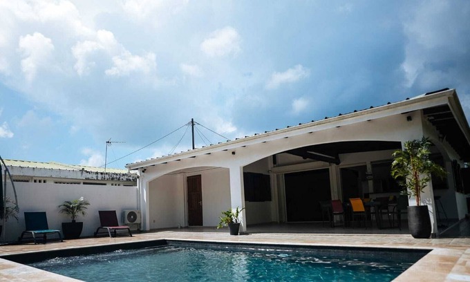 Sainte-Anne Villa | Villa with pool near the beach