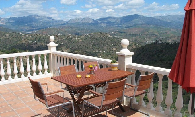 Comares Villa | Villa with private heated pool and great view: peace and space guarantee