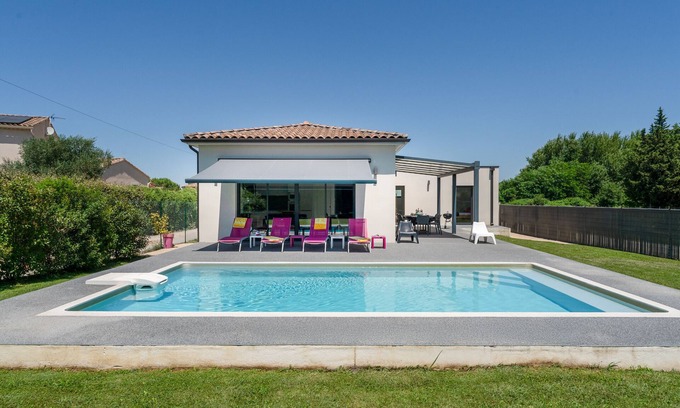 Cabannes Villa | Villa 'With Private Pool' with Private Pool, Wi-Fi and Air Conditioning