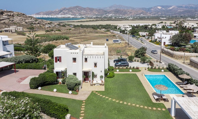 Agia Anna Villa | Villa with Private Pool & Jacuzzi Naxos