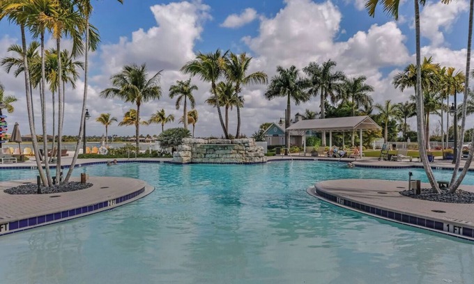 Naples Villa | VILLA with private Pool in Naples Reserve