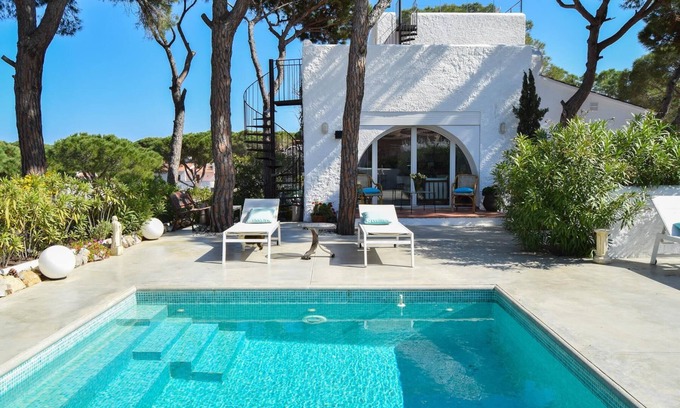 Pals Villa | Villa with private pool very close to the beach.Capacity 8 people. Wifi.