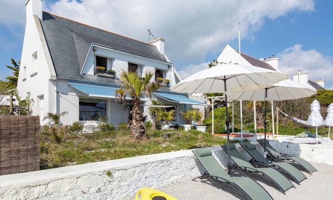 Finistere Villa | Villa 'With Stunning Sea View' right on the water, private terrace and Wi-Fi