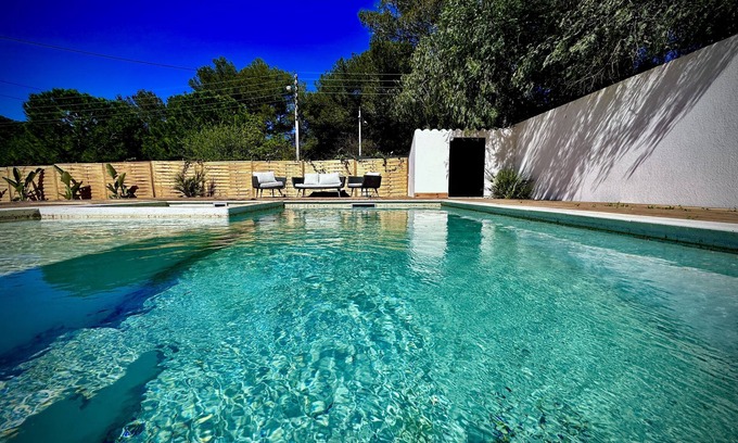 La Garde Villa | Villa with swimming pool, Jacuzzi and pétanque court.