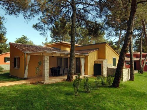 Monterol Villa | Villa with terrace and WiFi 2km from Umag