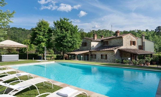 Subbiano Villa | Villa with WIFI, A/C, hot tub, private pool, TV, patio, panoramic view, parking, close to Arezzo