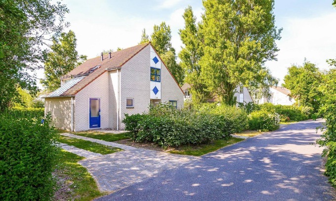 Julianadorp aan zee House | Villa Zeewind: Homely and attractive adult only vacation home with sauna and spacious garden in Julianadorp aan Zee