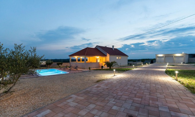 Benkovac Villa | Villa Zrilić ZadarVillas