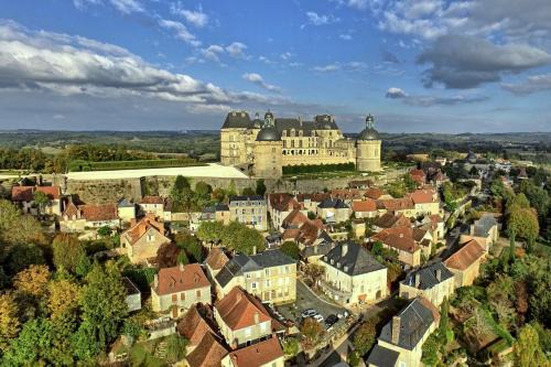 Hautefort Apartment | Village Hautefort 24