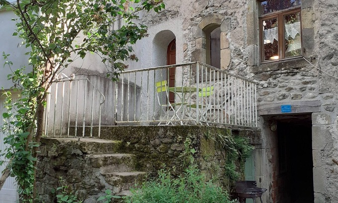 Saint-Jean-du-Bruel House | Village house in a pretty car-free street