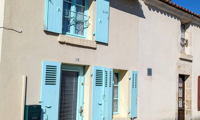 Foussais-Payre Hotel | Village house classified as a "petite cité de caractère