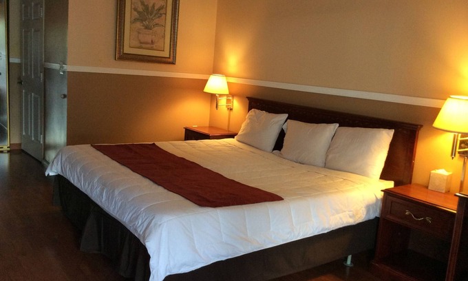 Colts Neck Hotel | Village Inn