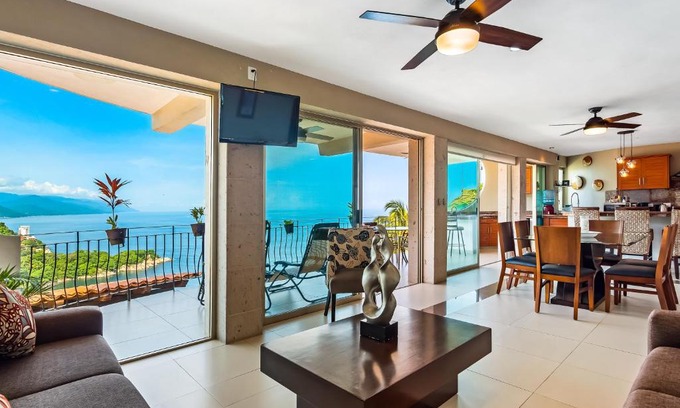 South Shore Hotel Area Apartment | Villas Altas Casa Luna #A3