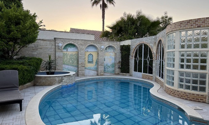 Villeneuve-les-Beziers House | Villeneuve les Béziers, Globetrotteur, Villa 8pers