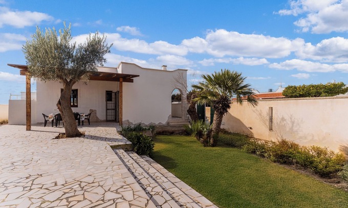 Squinzano House | Villetta Donzella di Mare by BarbarHouse