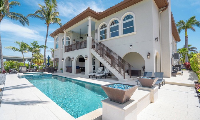 Vina Del Mar Island House | Vina Del Mar St Pete Beach Waterfront Dock Pool Hot Tub 4/3.5