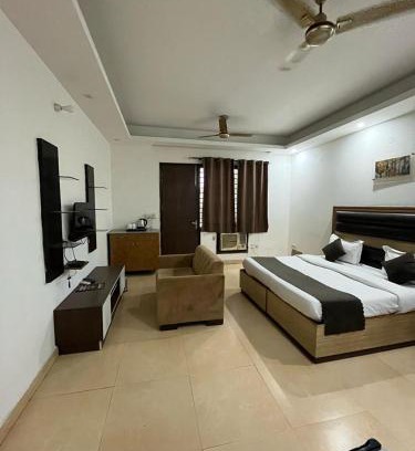 Gurugram Hotel | Vinayak Stay Sector 43