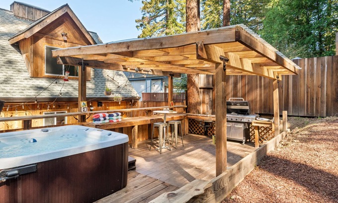Guerneville House | Vinewood Lodge - Amazing Vineyard Views, Spacious, Remodeled Home