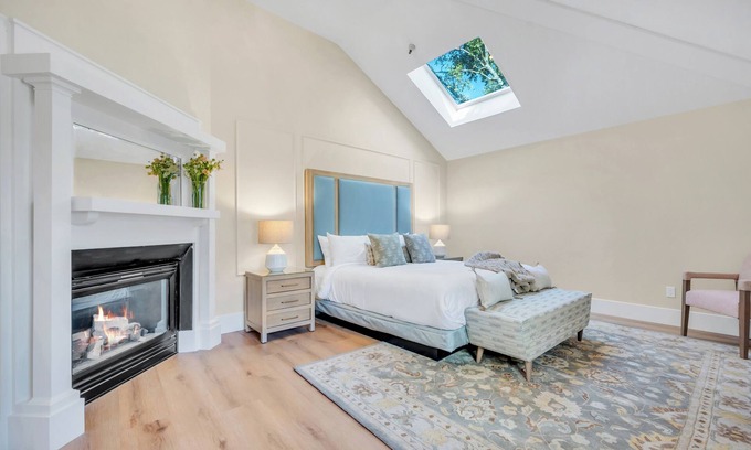 Napa Bed & Breakfast | Vineyard suite with California king at downtown Napa B&B w/pool and hot tub