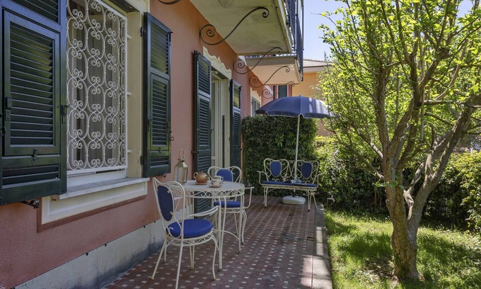 Santa Margherita Ligure Apartment | Vintage Apartment with Garden by Wonderful Italy