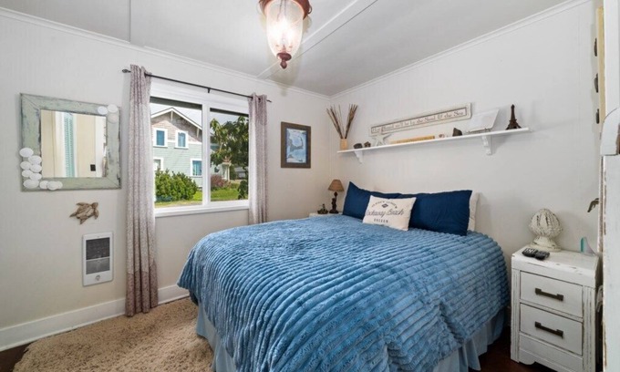 Rockaway Beach Cottage | Vintage 1945 Beach Cottage w/Deck, Grill & Fish Station – 2 Blocks from Beach!