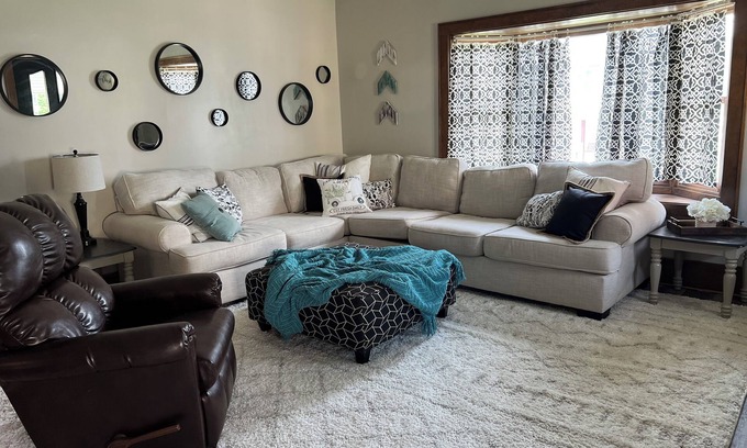 Perrysville House | Vintage 2 Bedroom Bungalow in Perrysville