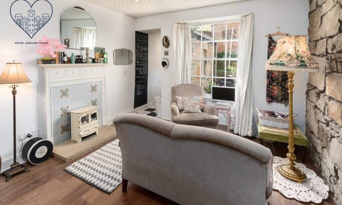 Bonnington Apartment | VINTAGE apt,pvt GARDEN,wifiNEW TOWN