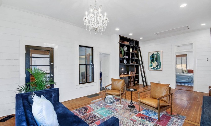 Galindo House | Vintage Bungalow Oasis Near SoCo