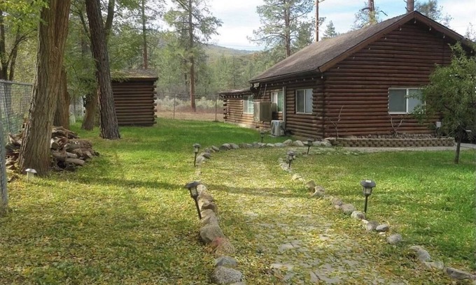 Mountain Center Cabin | Vintage Cabin with modern day amenities