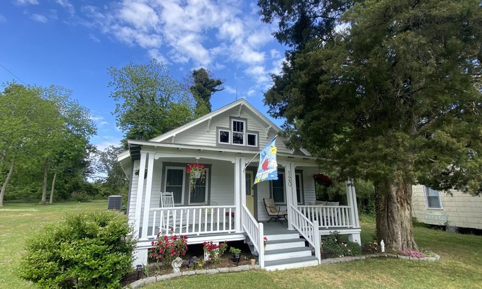Wanchese House | Vintage Cottage in Wanchese