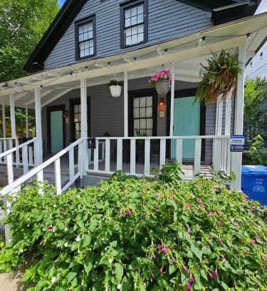 Cabbagetown Apartment | Vintage Eastside Beltline Trail Apartment by Krog St Market with Free Parking