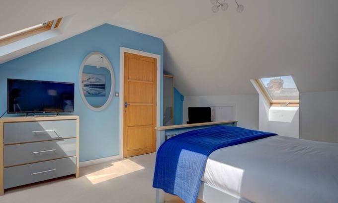 Sunderland Cottage | Violet Cottage, Deluxe cottage City Centre with free parking