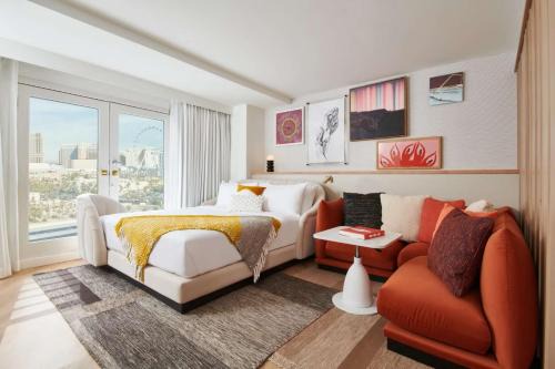 Las Vegas Resort | Virgin Hotels Las Vegas, Curio Collection by Hilton