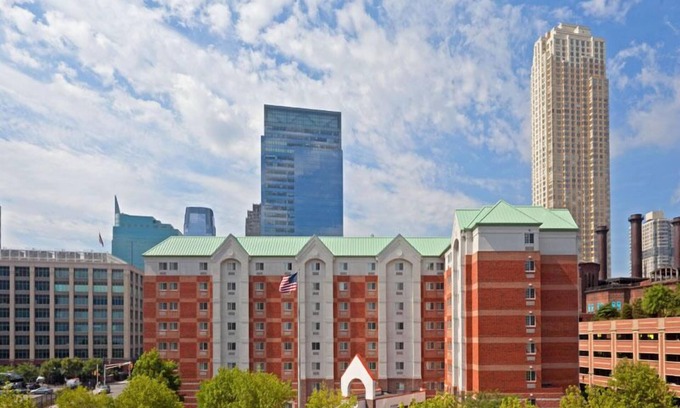 Exchange Place North Hotel | Visit Liberty Science Center! Contemporary Unit! Interactive Exhibits!