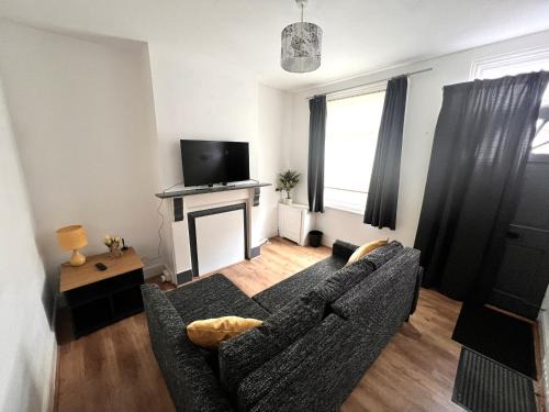Luton House | Visit Luton With This 2 BR Rental - Sleeps 6
