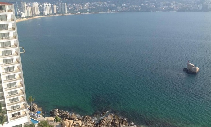 Costera Acapulco Condo | Vista al Mar, Playa, Albercas y Balcón