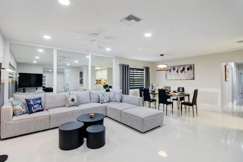 Miami Lakes House | Vista Azul Lake Front Home with Hot Tub and Swim Spa, Fishing Dock, Gym, Game Room with Darts, Ping Pong, A Pool Table and more!