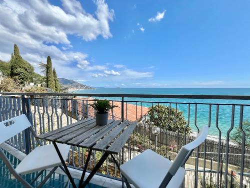 Laigueglia Apartment | Vista Mare & AC - Smeraldo Apartment