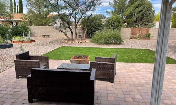 Sierra Vista House | Vista Retreat - Country Club Estates