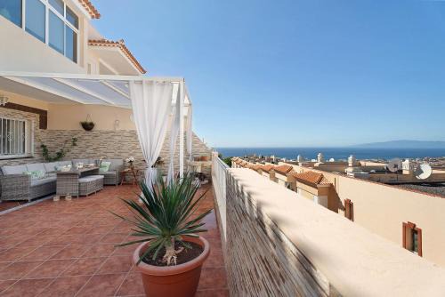 Costa Adeje House | Vitamina Village