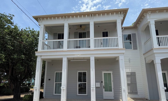Biloxi Condo | Viva Biloxi - one bed/one bath near Biloxi Beach & only one block to casinos!