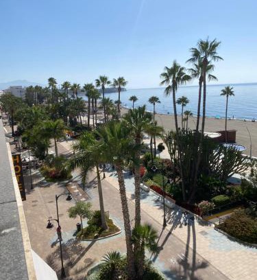 Historic Center of Estepona Apartment | Vivienda Monterreal primera línea playa